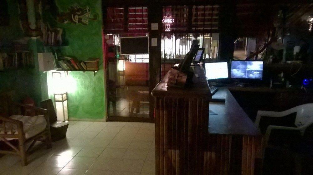 Mayan Hostel Канкун Екстериор снимка