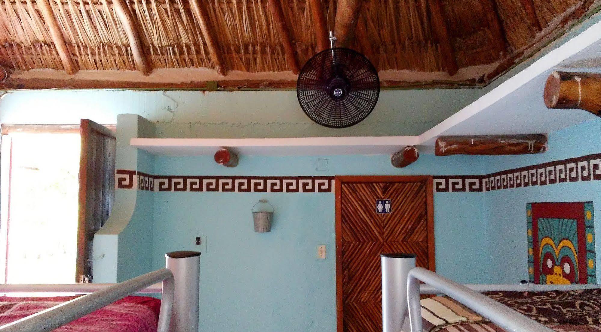 Mayan Hostel Канкун Екстериор снимка